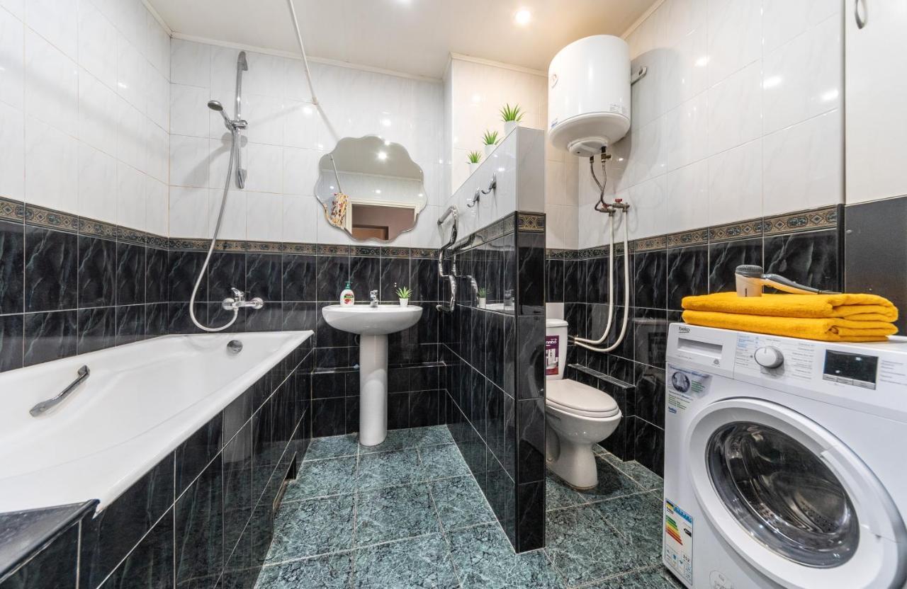 Уютная Квартира Для Семьи На Оболони Appartement Kiev Buitenkant foto