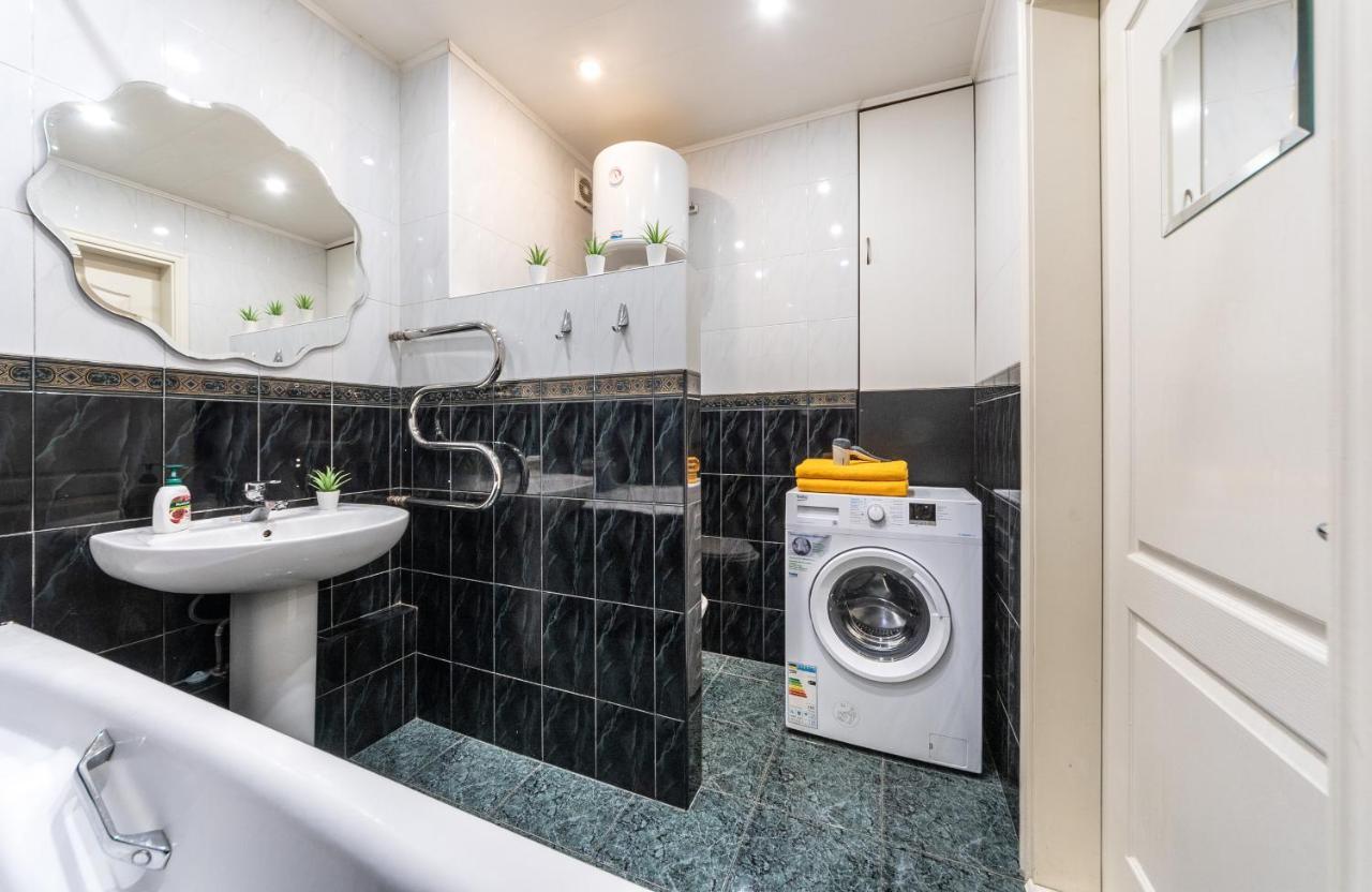 Уютная Квартира Для Семьи На Оболони Appartement Kiev Buitenkant foto