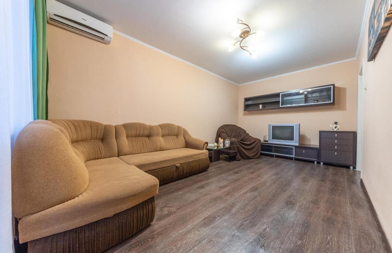 Уютная Квартира Для Семьи На Оболони Appartement Kiev Buitenkant foto
